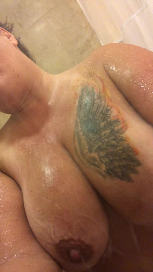 Wet Big Tits in the Shower!