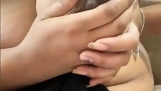 Indisches national-mädchen masturbiert vor ihrem ex-freund