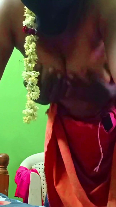 Ammu takes off her T-shirt, reveals her breasts to seduce, and bends over to take it hard 103 | Clip 2
