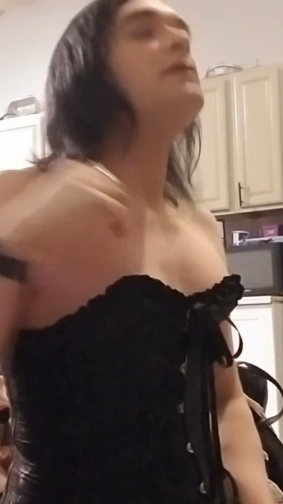 Lizz_ss25 couch anal bitch (four months HRT) | Clip 1