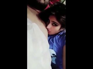 La ragazza pakistana Sofiya Raees fa sesso con il marito