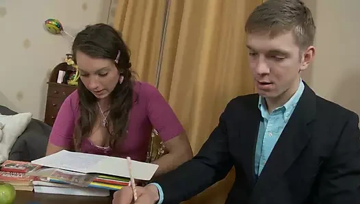 Свежая киска Юлия Фоменкова шлюшка, родившаяся в России, обожает