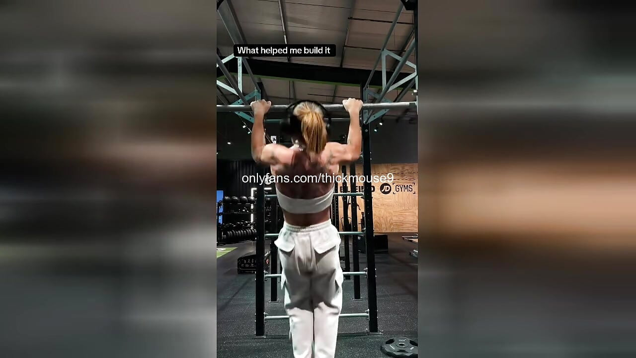 자지 체육관 사고로 찢어진 18살 처녀 엉덩이 버프