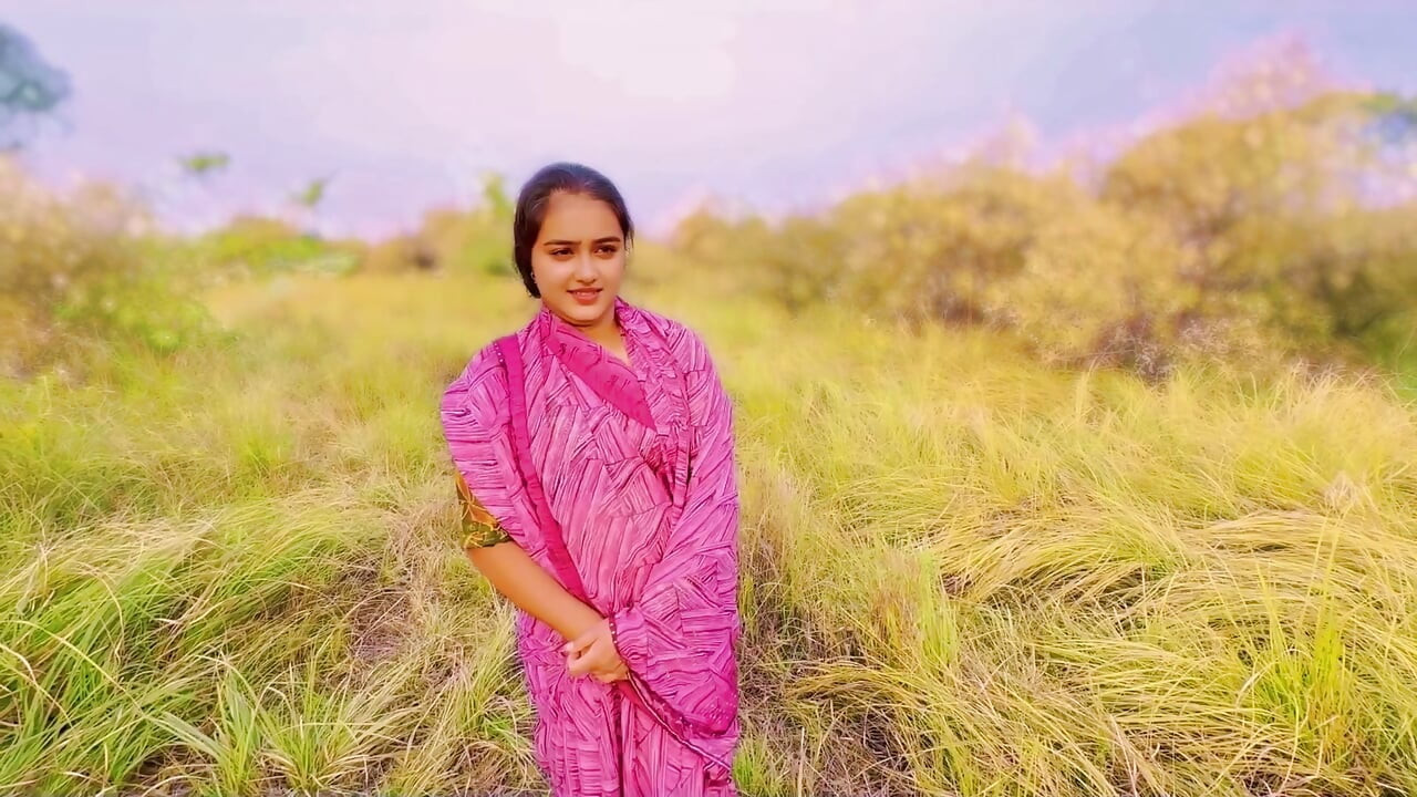 Une belle fille de village rencontre son petit ami dans la jungle, puis se fait surprendre par le propriétaire terrien qui baise la jolie villageoise. En hindi clair