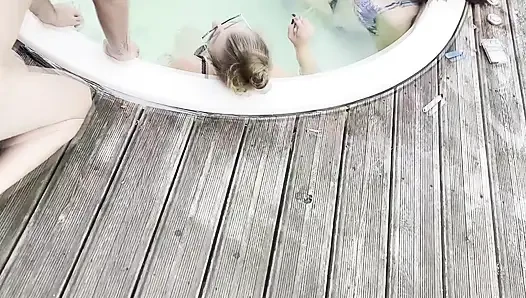 Berubah menjadi spittoon - budak spa - lezdom