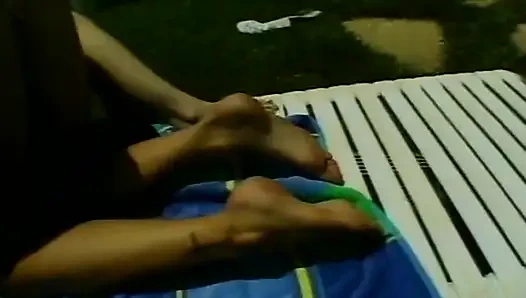 Mor dildolar tüm lezbiyen dürtülerini tatmin ediyor bu iki sarışın orta yaşlı seksi kadın