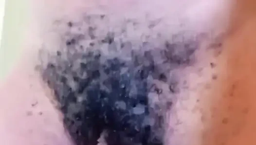 Он хочет трахнуть меня, потому что я съела его деньги