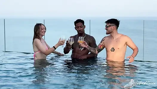 Kutu Buku Geek Bertemu Dua Aktor Porno Di Kolam Renang Dan Mereka Menembusnya Ganda