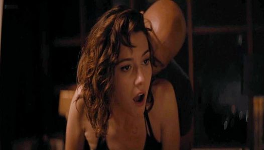 Mary Elizabeth Winstead – topless and sexy movie