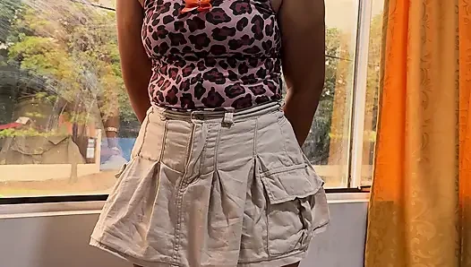 Herkes pencerenin yanından geçerken beni penisime atlatmayı çok seviyor