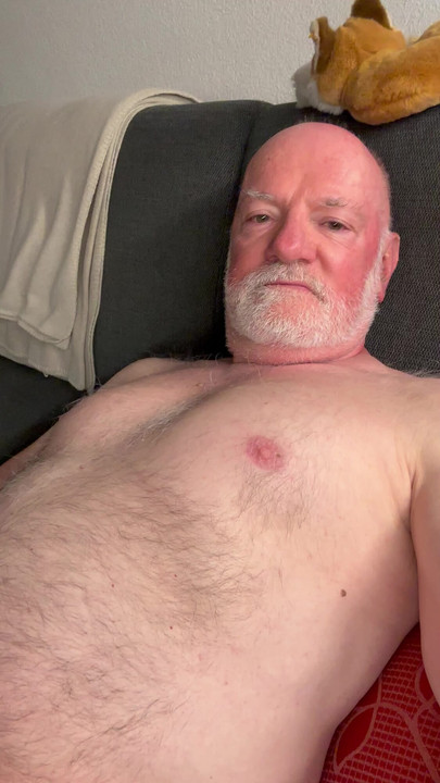 Bearstgtは、コックとボールを示して、自分自身を公開