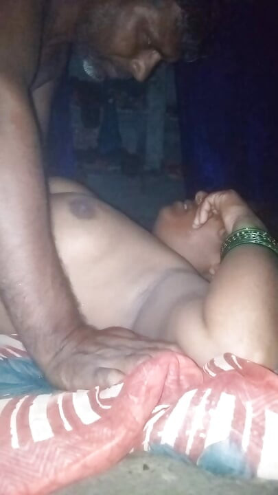 Husband ne bibi ki chut me kutte ki terah lund fsaya