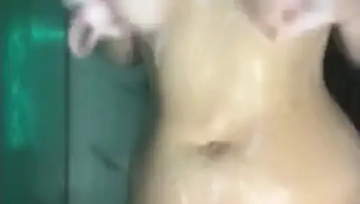 Fingering memeknya. Fingering anal. Pertunjukan mandi colok
