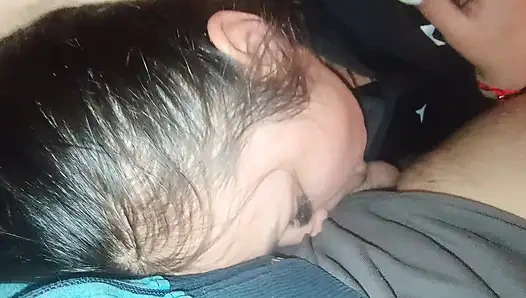 Я прихожу домой и наполняю свой рот спермой