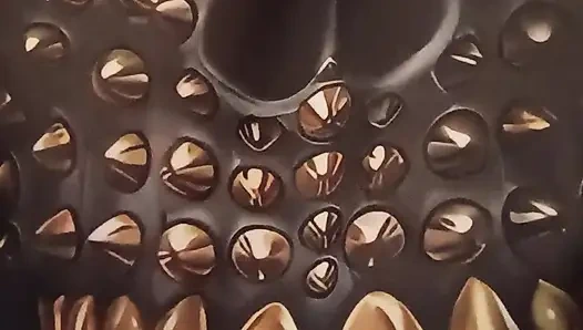 Миниатюрные сиськи под черной рубашкой