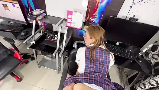 I love to fuck outdoors and give a big cum discharge as a reward