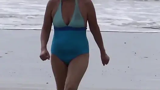 I Expose Myself on the Beach and Before Fucking a Stranger, I Urinate in Front of Him