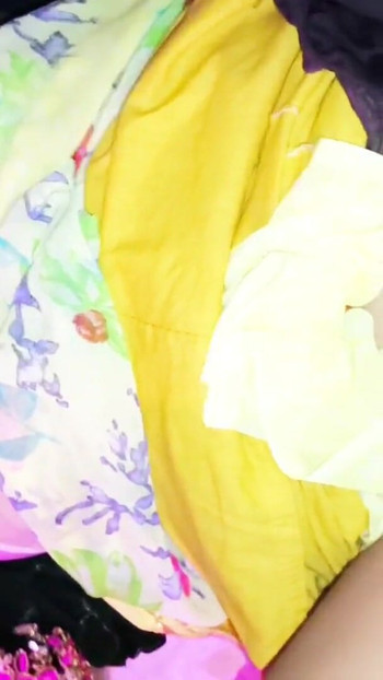 Indijske vruće crne tinejdžerke naizmjence duboko grle tatin kurac | Isječak 1