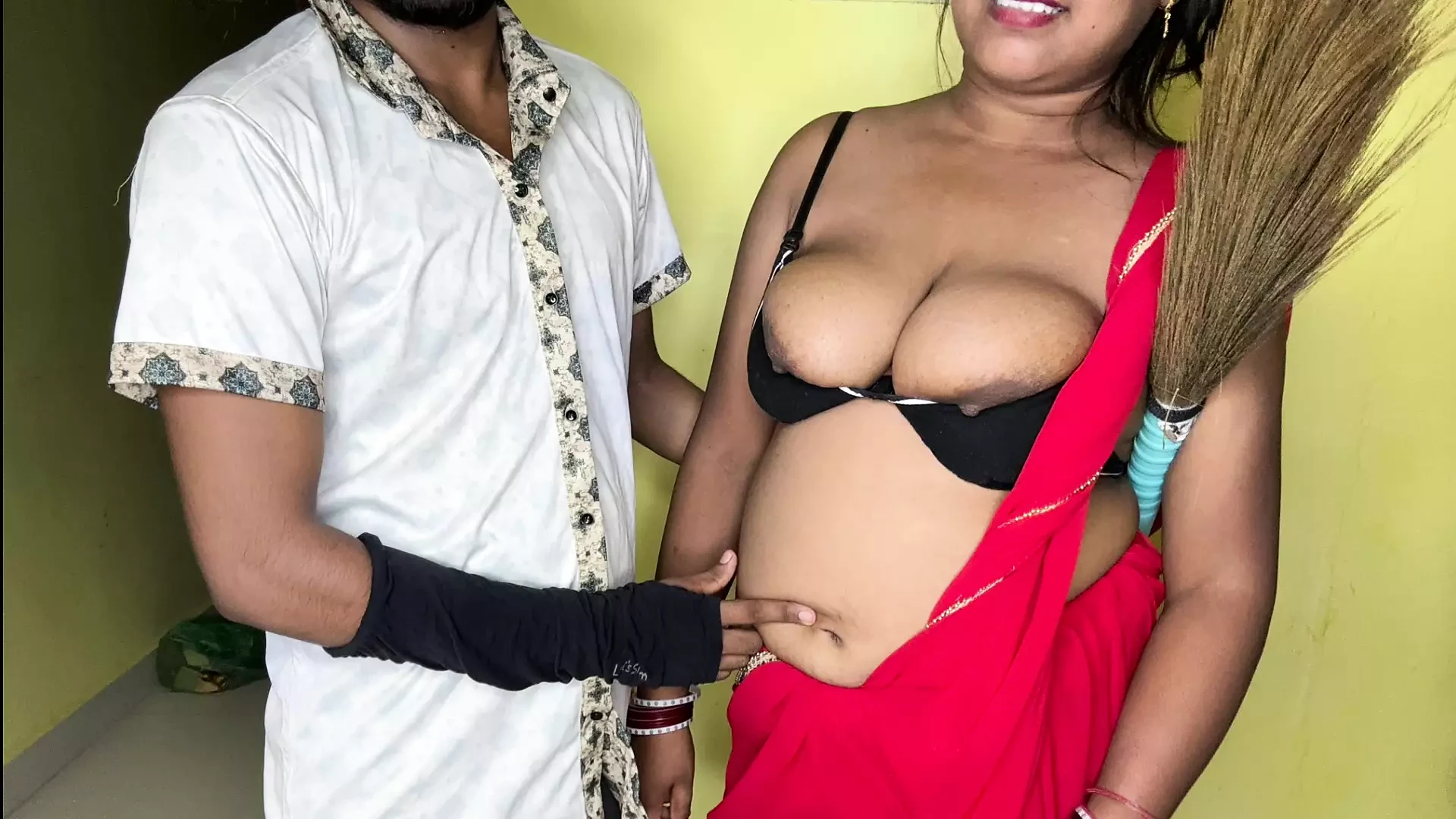 India grandota Kamvali en la bahía