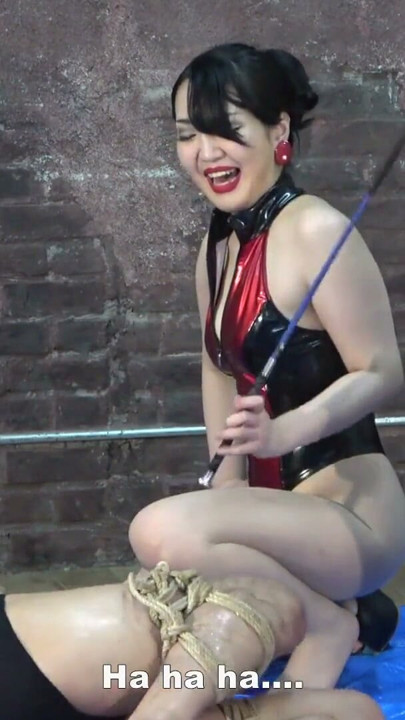 The slave treated like a dog by the dominatrix | Clip 1