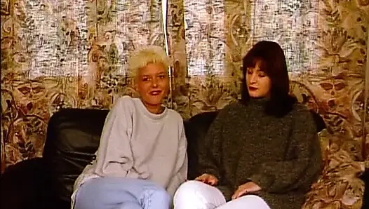 Almanya'dan lezbiyen kızlar birbirlerine dokunuyor