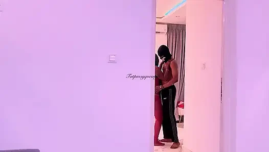 Cewek kulit hitam pantat bahenol lagi asik nyepong, ngentot kontol besar pria kulit hitam sampai mengerang keenakan