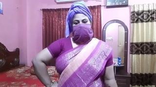 Desi aunty sex talk, Didi trains for sexy fucking