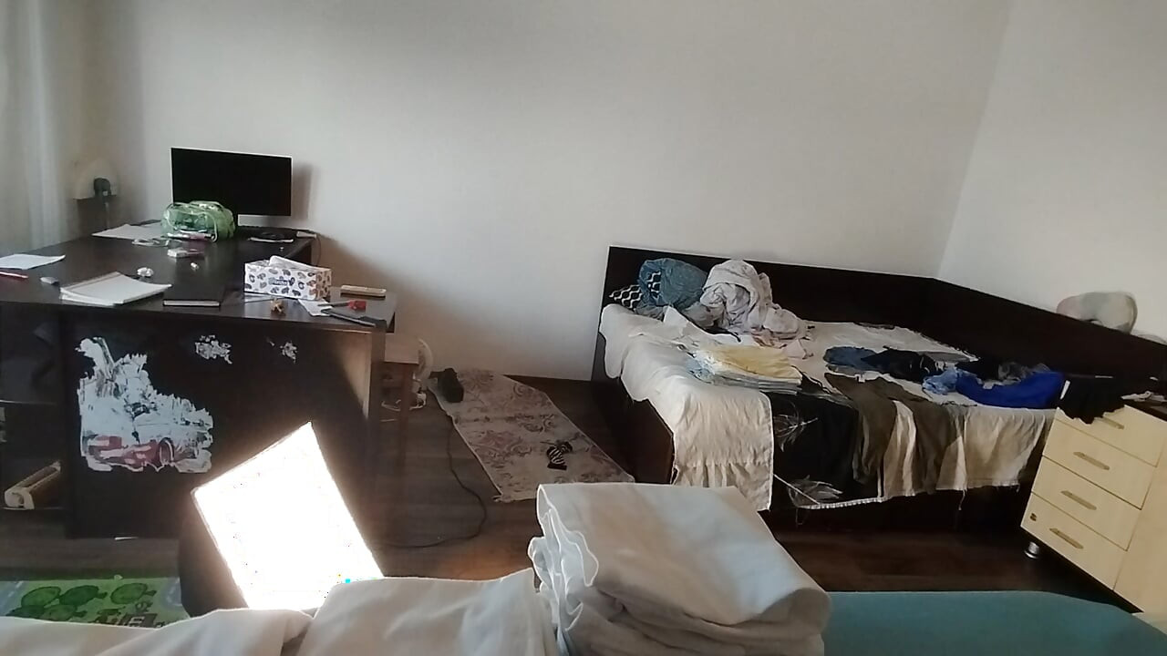 Sexy wife doing housework naked. Cum on wife's big ass. Hot foreplay with a couple, massage with oil s