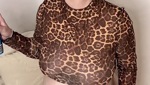 Versaute Schwangere im 9 Monat besorgt es sich selber mit Sahne