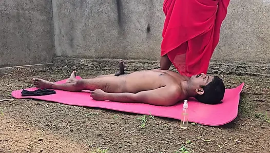 Индийская сари член подчищает милфу жестко, в 69, отсасывает и жестко трахается с боссом с большим хуем