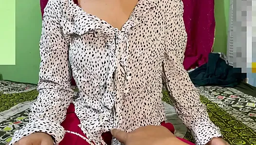 My sexy stepcousin looks very hot and to day i want to fucking with her
