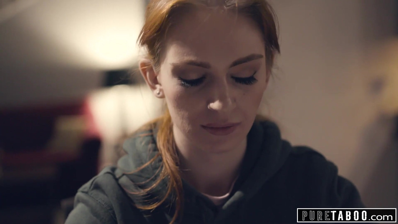 純粋なタブー義理の両親と義理の兄が新しい妹を歓迎