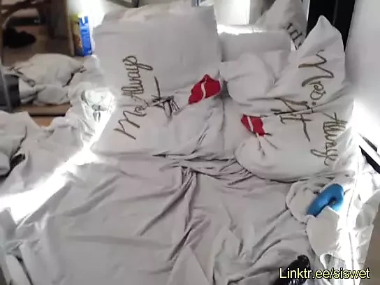 When i am Horny then i cant keep stop Fucking Myself, after a time cum starts dripping out of my holes