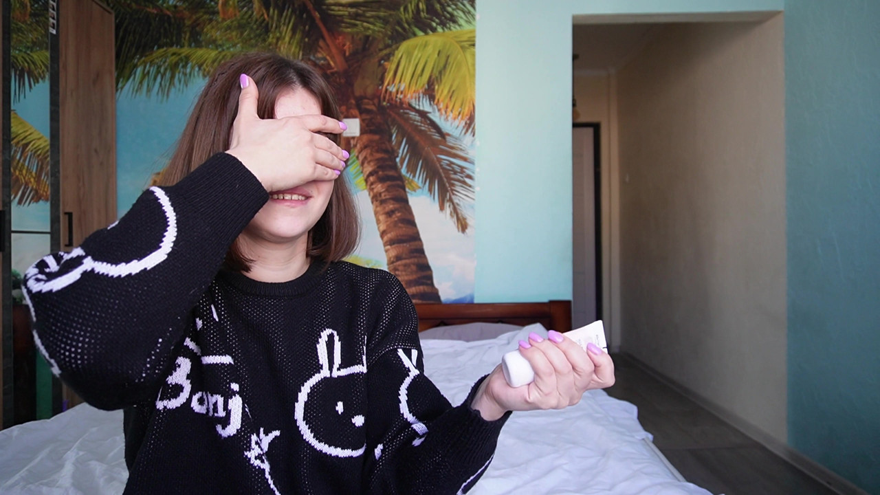 流行的在线游戏在视频博客期间变成继兄弟和继妹之间的性爱