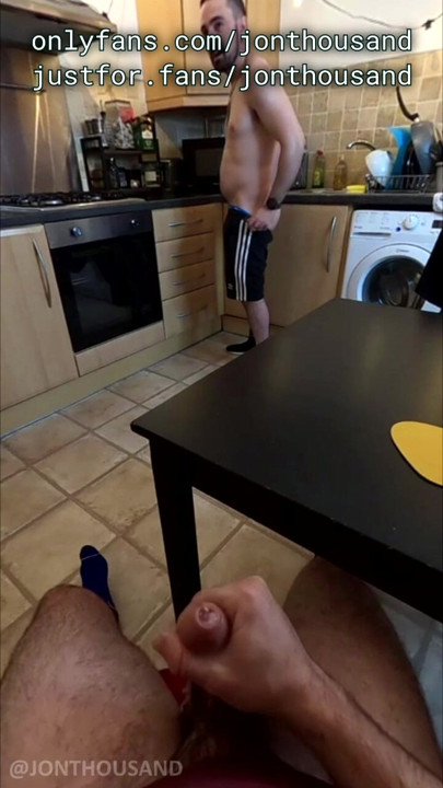 Str8 chłopak spust przed współlokatorem