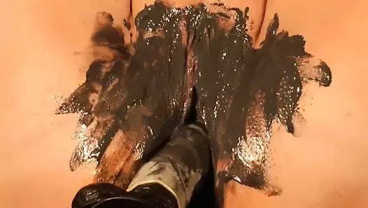Annadevot - makine yağı ve dildo ile orgazm
