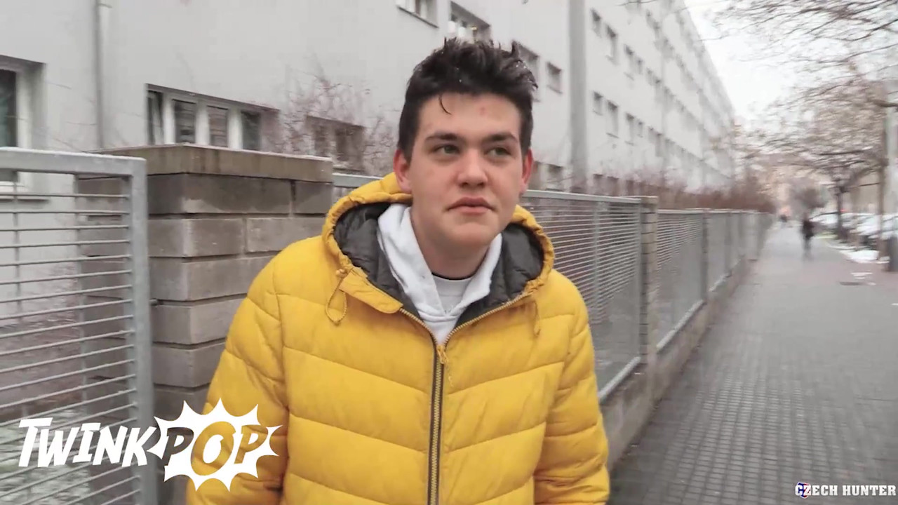 他在去买烟的路上遇到了一个愿意给他额外爱的男人 - twink pop