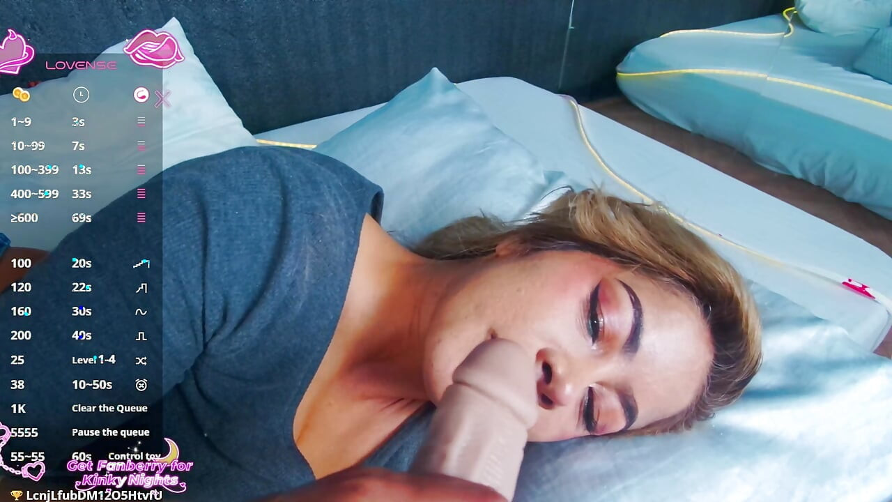 PUSSY BLONDINE LUTSCHT EINEN GROSSEN SCHWANZ!!