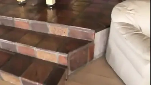 Harter anal-einfluss für eine junge brünette