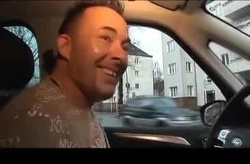 Alman hatun ağzına büyük miktarda döl alıyor