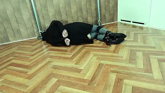 Hedeflenen ofis görevlisi bantla bağlanmıştı