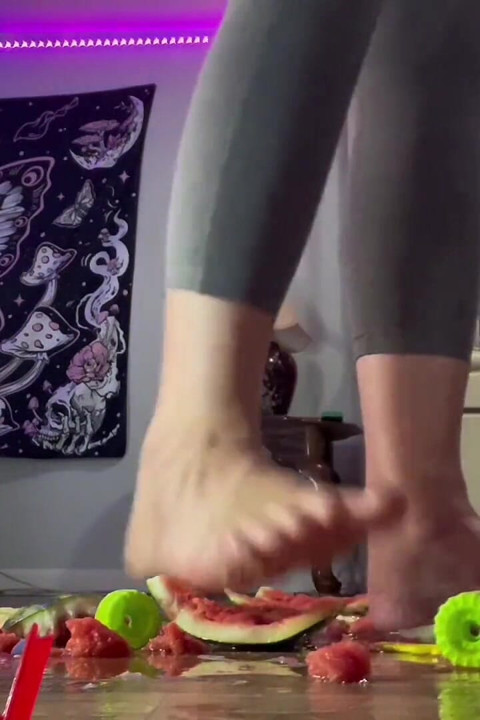 Size 16 Barefoot Fruit Crush Giantess Destruction