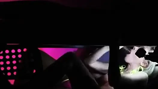 Krystal dan kyla ngentot sama dua kontol raksasa pria kulit hitam di meja!