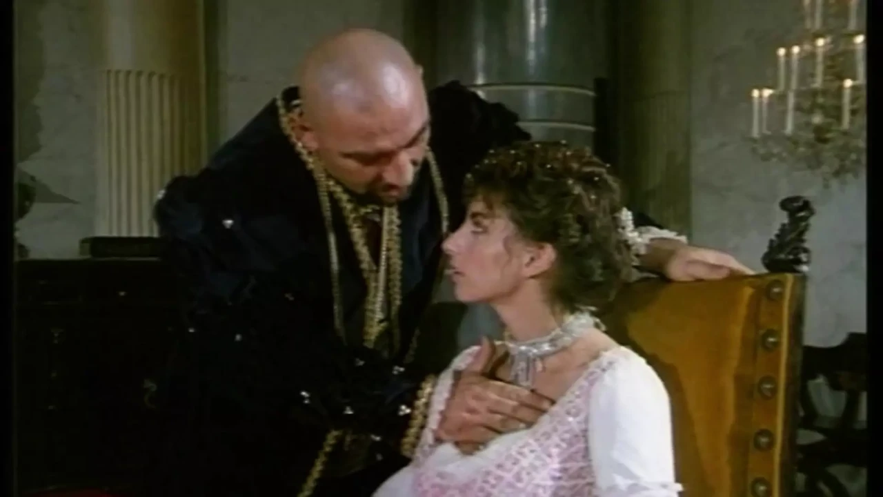 Lucrezia Borgia在做爱后吞下她继兄弟的小便