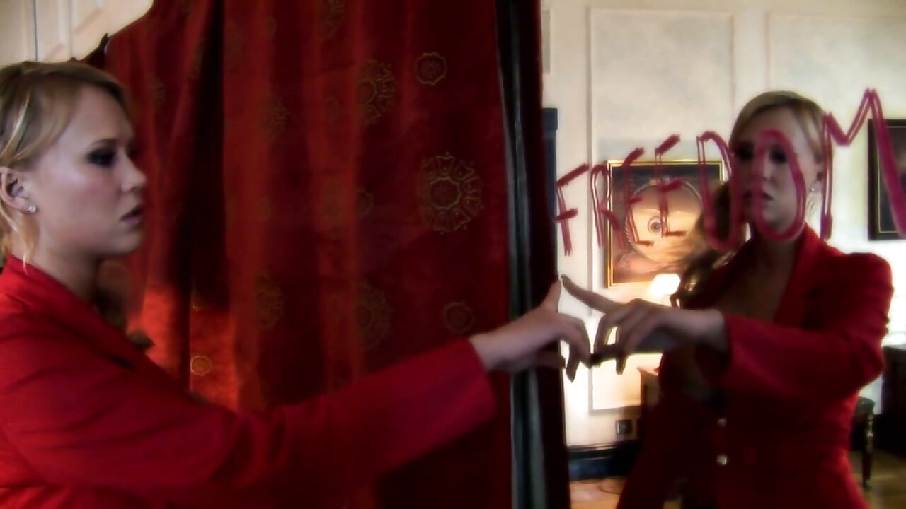 Mystery man walks into busty blonde's room to get his tool sucked