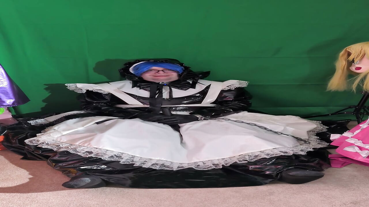 Geschichtetes PVC-Zimmermädchen Aoi in einer langen zauberstab-vibrator-session