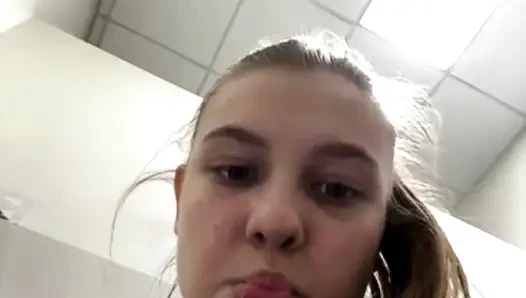 Fingering pussy in the gym jucielussie