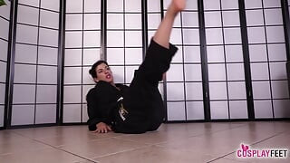 Bianca Blance karate oktató megmutatja, hogyan használd ki a szexi lábadat az előnyödre