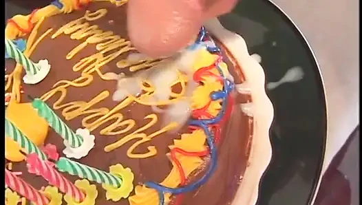 Sexy junge brünette bekommt einen dildo und einen guten fick als geschenk zum geburtstag