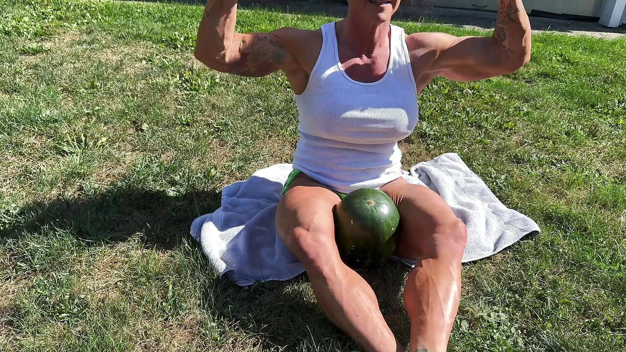 Muscle MILF Kandys Watermelon Crush Domination
